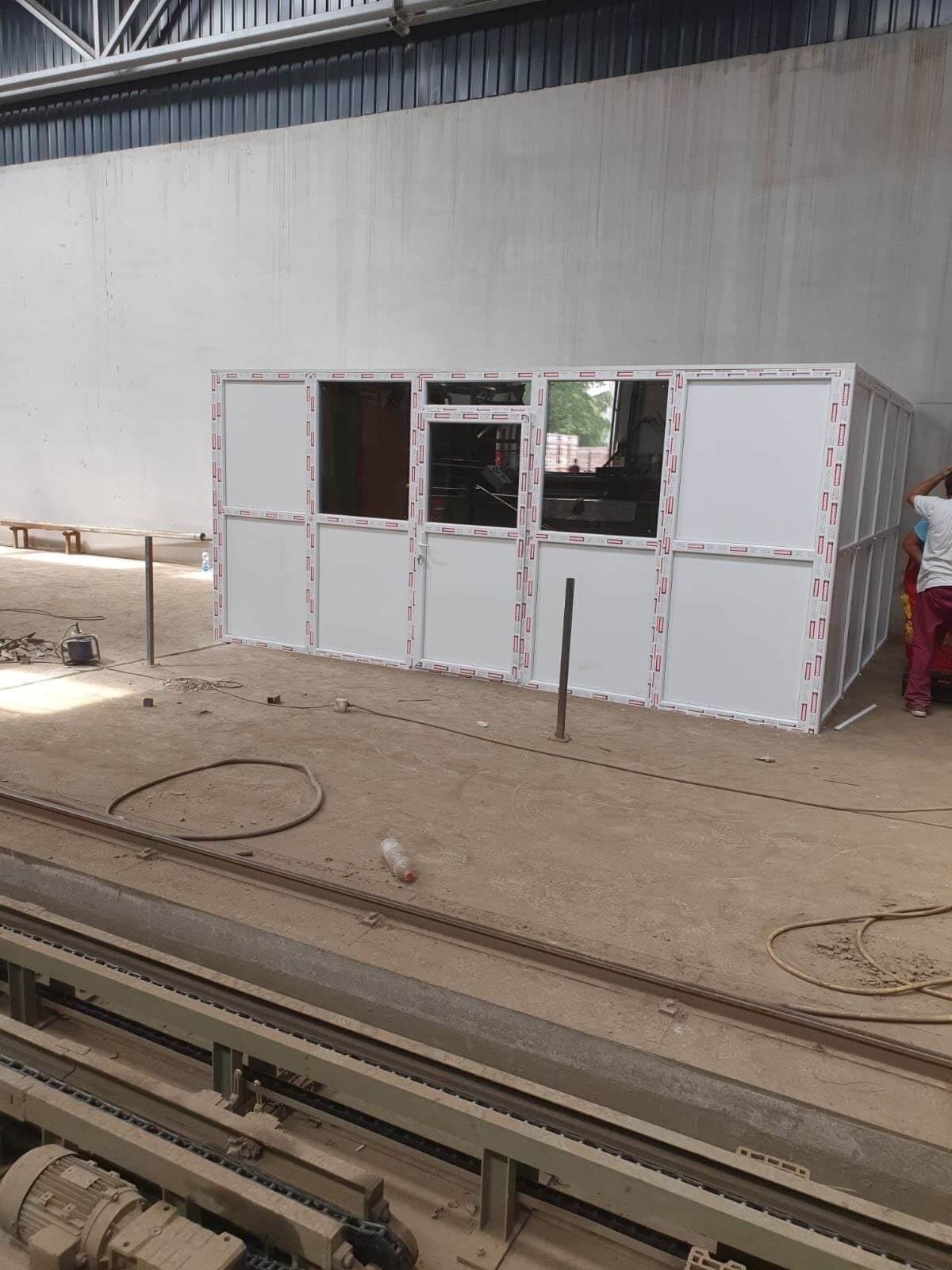 Montažni objekat od PVC profila i panela u izradi
